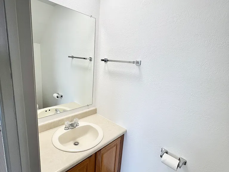 122-126 I St SW #122 — Photo 6