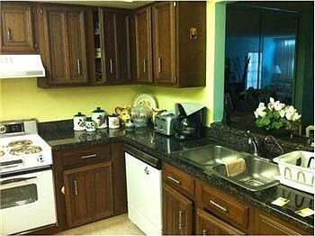 1st image of 800 SE 20th Ave APT 610