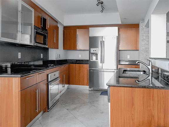 4th image of 325 Biscayne Blvd APT 723
