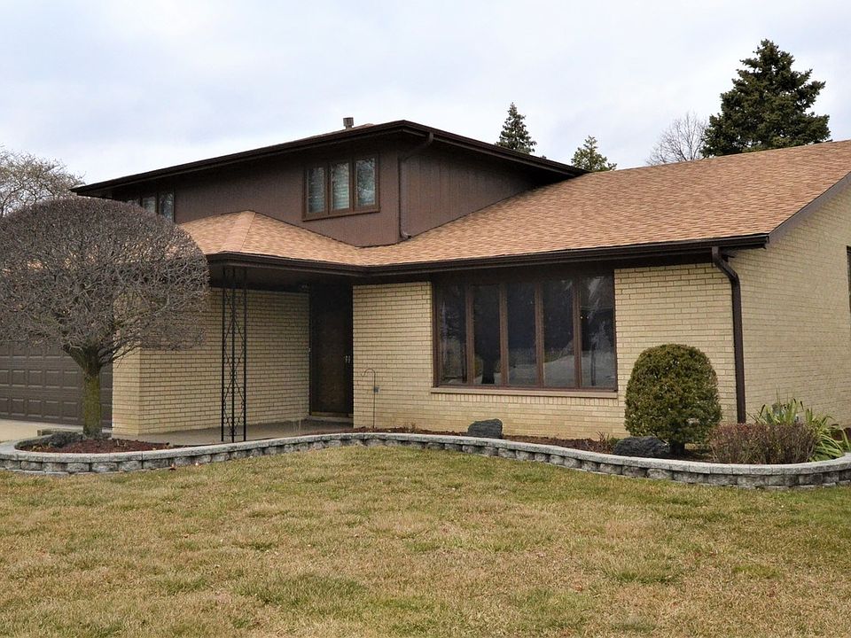 1st image of 8042 Valley Dr