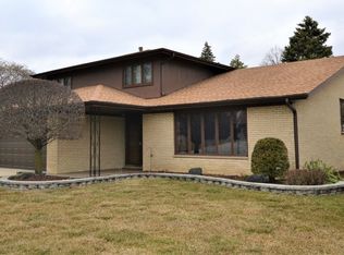 8042 Valley Dr, Palos Hills, IL 60465