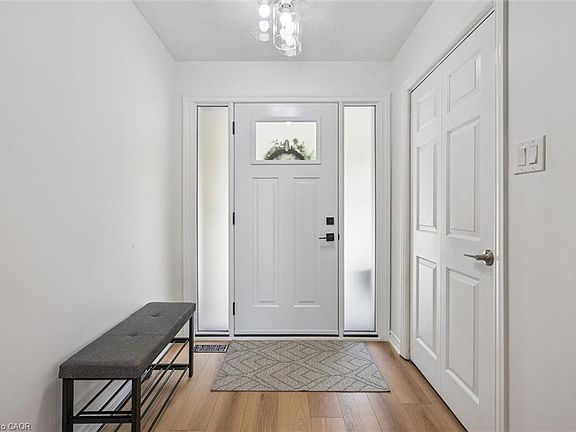 4th image of 38 Shadybrook Cres