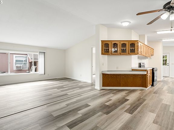 5th image of 13217 NE 59th St Unit 81