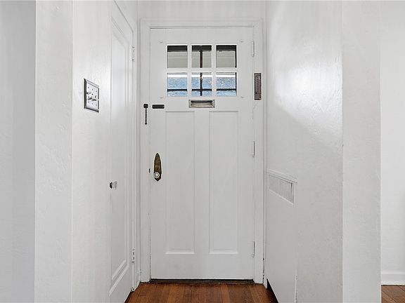 5th image of 130 Yorkshire Dr