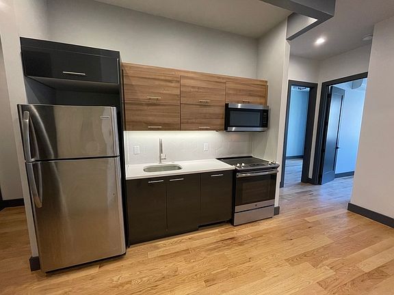2nd image of 85 Humboldt St #2B