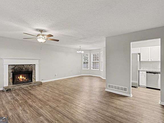 2nd image of 204 Winchester Dr