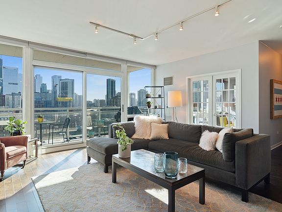 4th image of 757 N Orleans St #1404