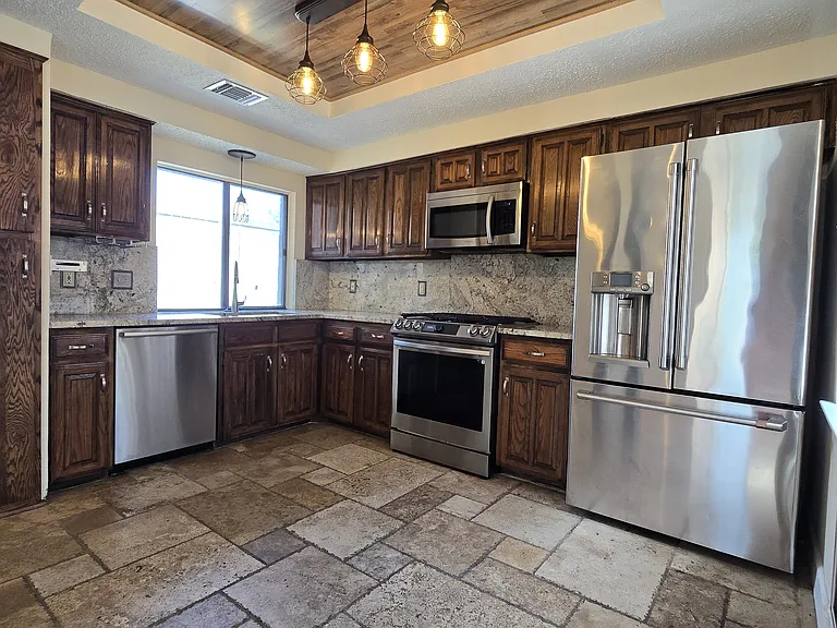 3817 Clover Hill Ln — Photo 4
