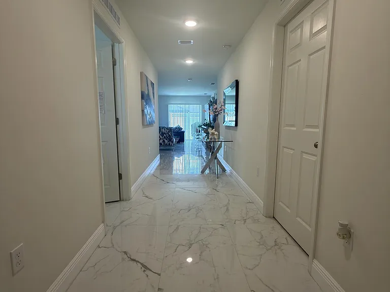 5363 NW Perez Ct — Photo 2