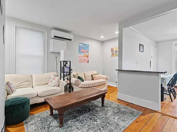 5th image of 136 Coleridge St