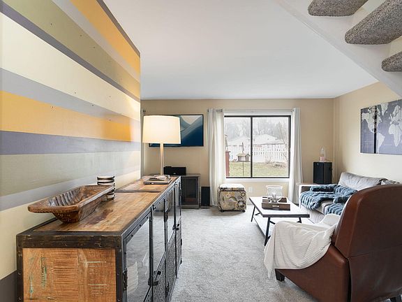 4th image of 2016 Laura Ln