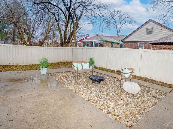 4th image of 6155 Faircrest Dr