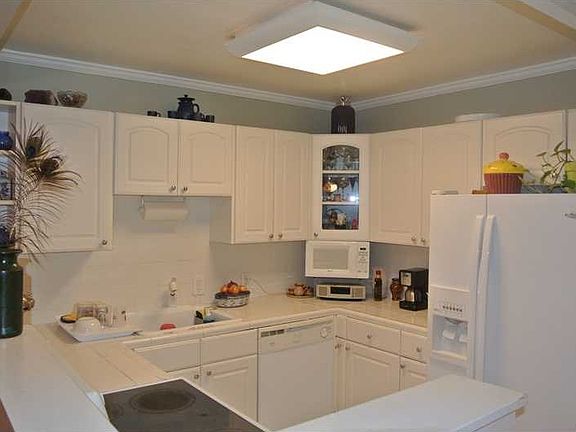 3rd image of 3101 N Country Club Dr APT 110