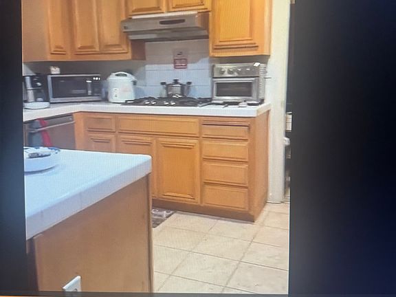3rd image of 2383 Flickinger Ave