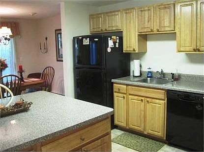 3rd image of 32 Country Club Ln
