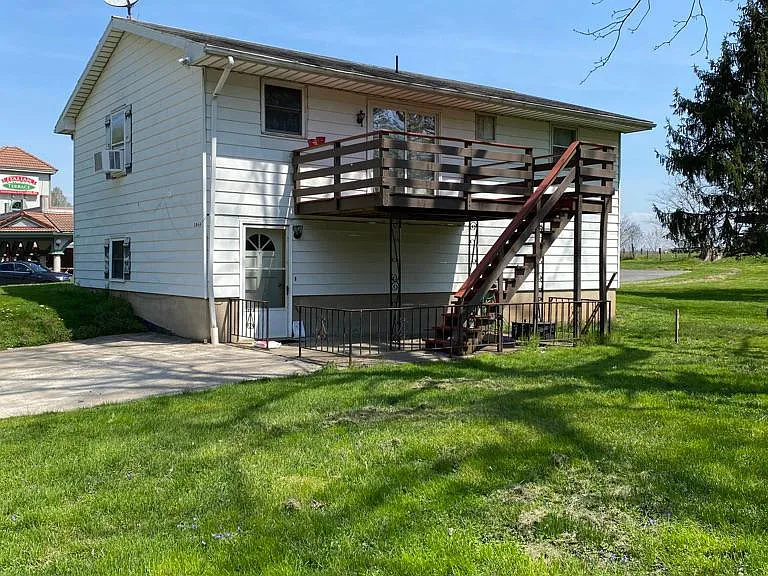 2864 State Route 405 — Photo 2