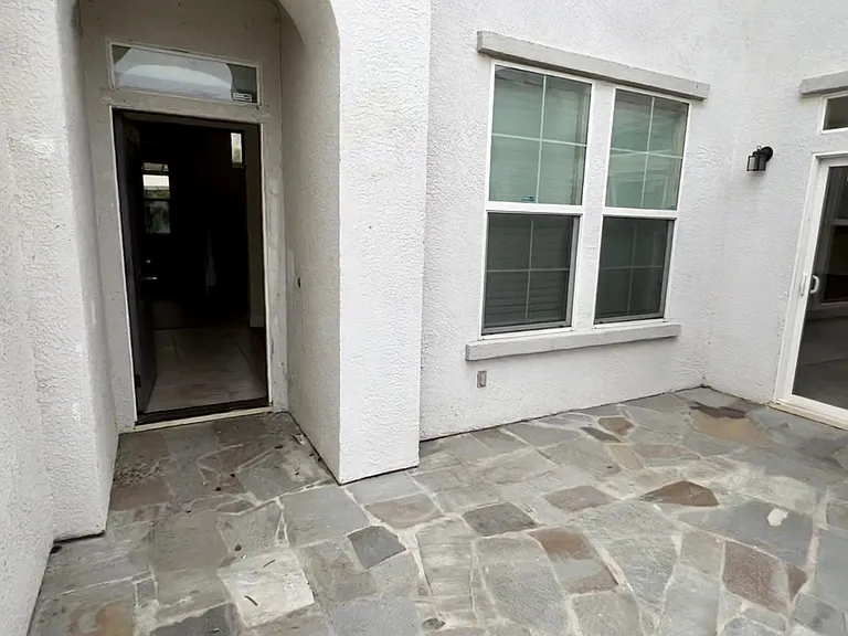 10413 Bunker Ln — Photo 2