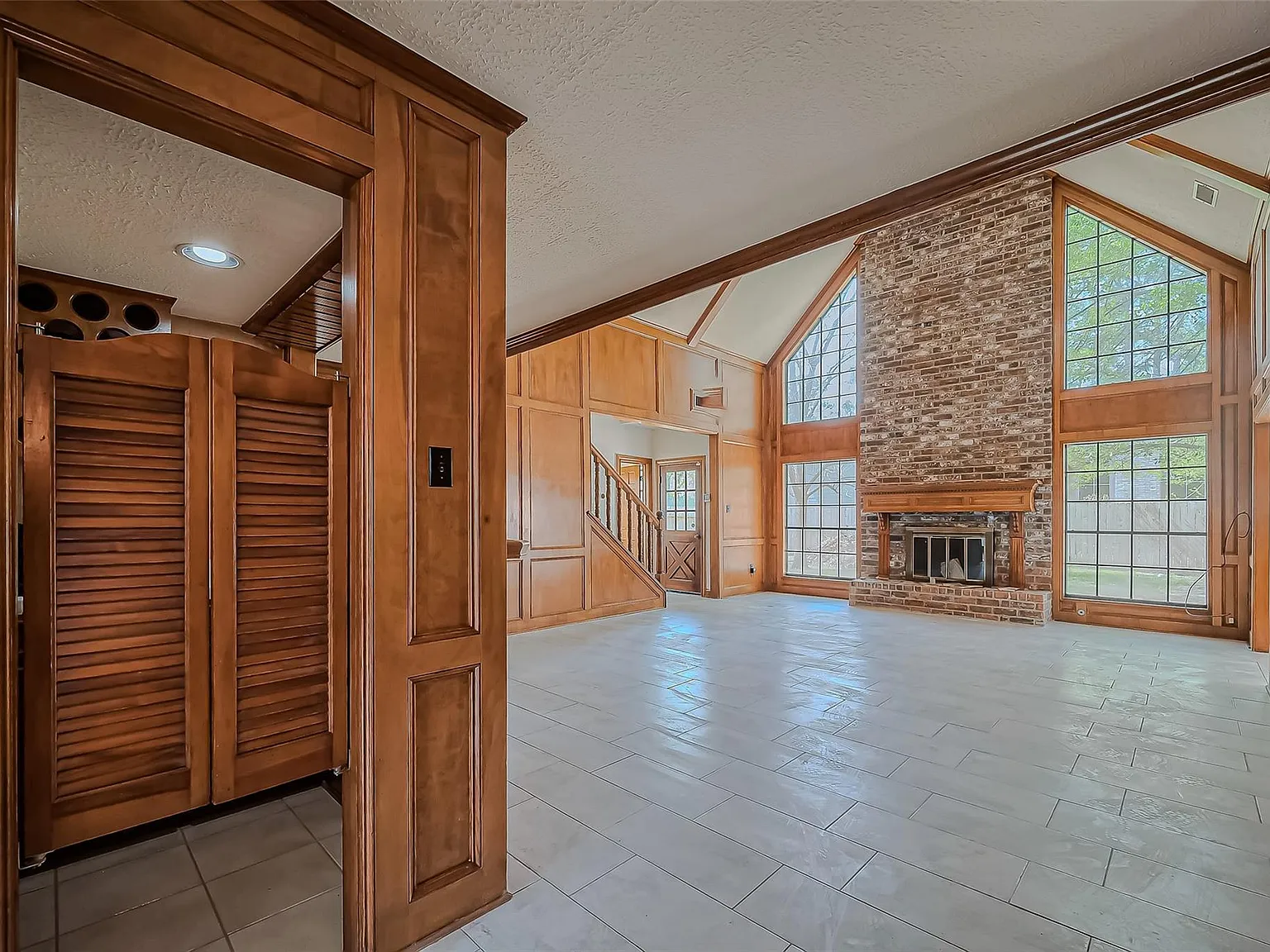 5 bed, 3.5 bath, 4517 sqft, $3,750 — Photo 3