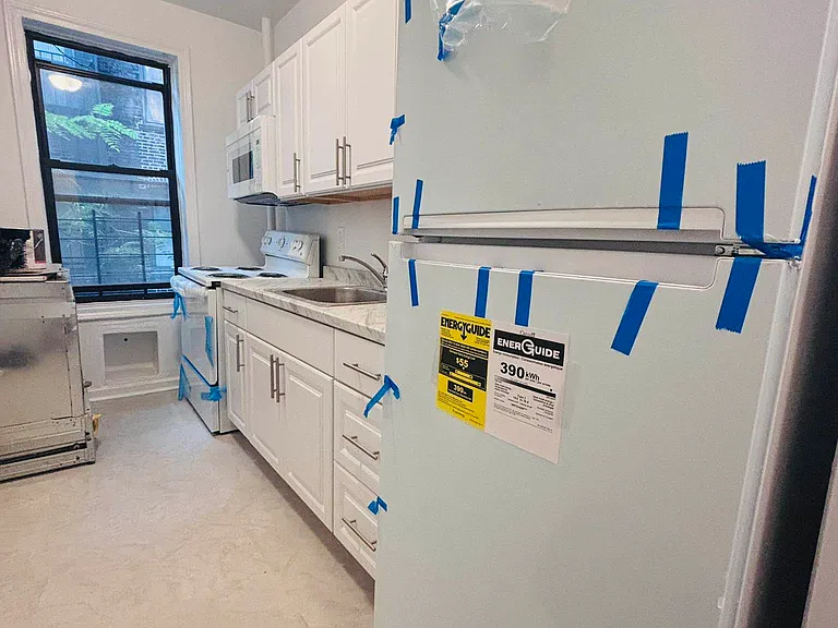 209 Bennett Ave #3B — Photo 3