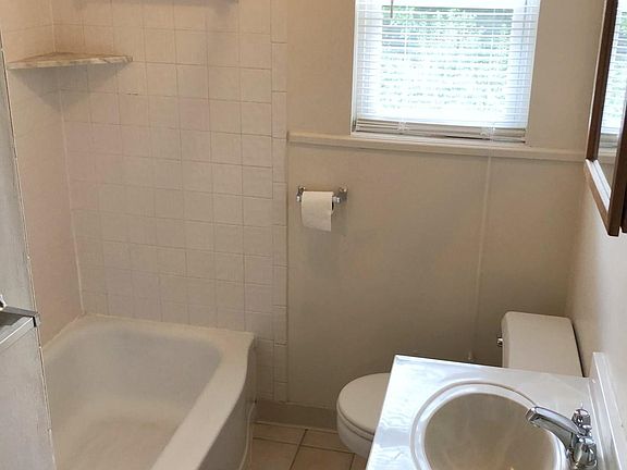 4th image of 4435 Indianola Ave #4435