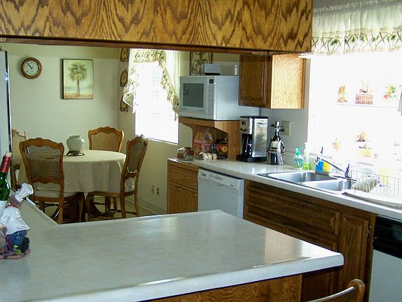 Convenient breakfast bar