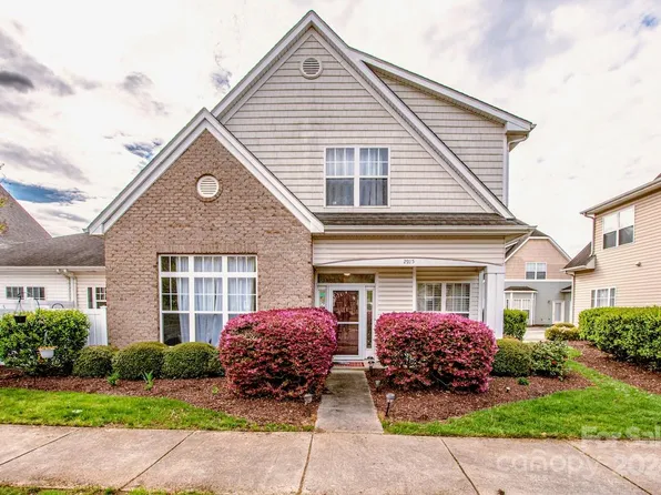 2925 Silverthorn Dr, Charlotte, NC 28273