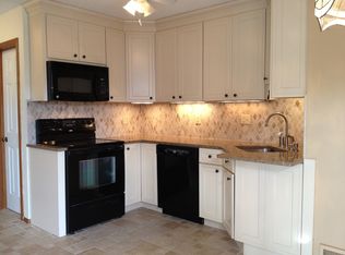 40 Heritage Ln, Hamburg, NJ 07419