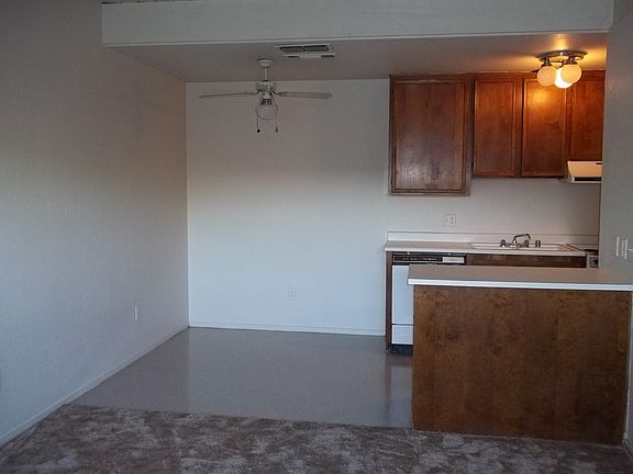 4th image of 6088 N Fresno St #601