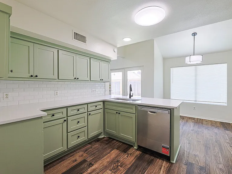 8308 Albany Ave — Photo 26