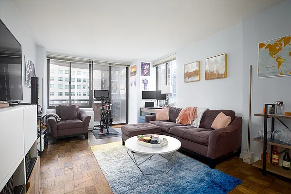 Sold by Remax City Square | media 5