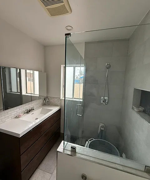 6323 Clybourn Ave — Photo 1