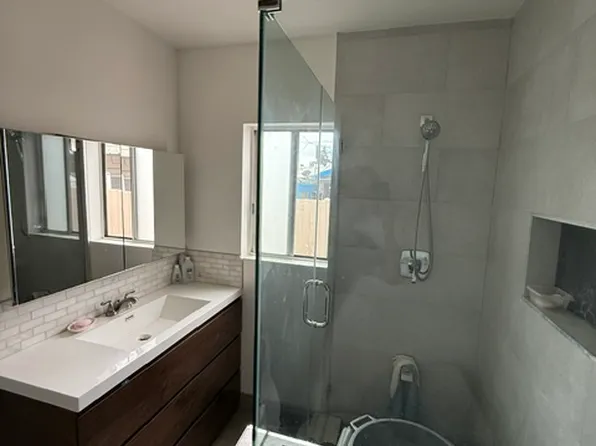 6323 Clybourn Ave, North Hollywood, CA 91606