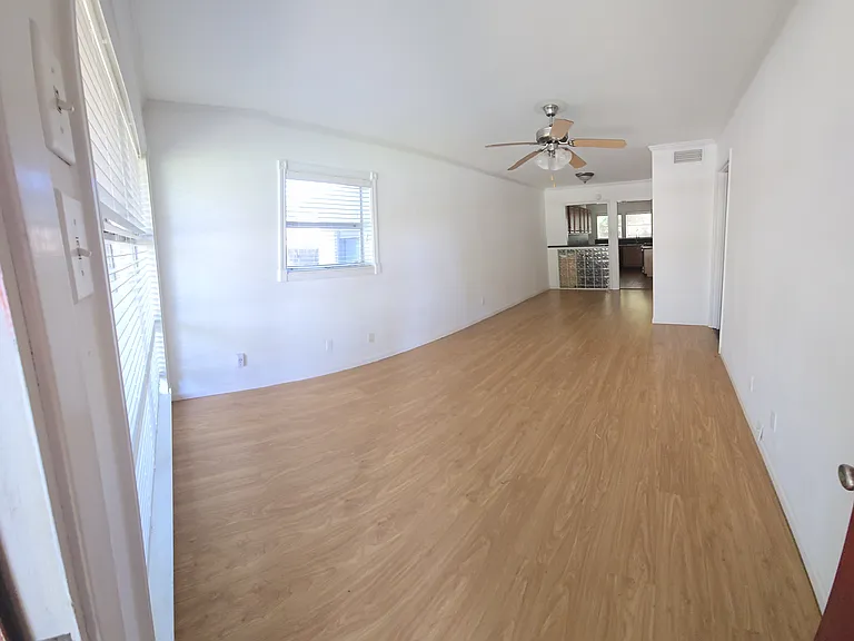 1008 Candice Ln — Photo 2