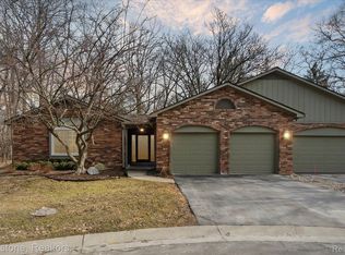 4065 Justin Ct, Bloomfield Hills, MI 48302