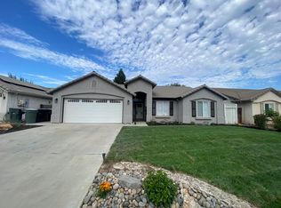 2245 S Virmargo St, Visalia, CA 93292