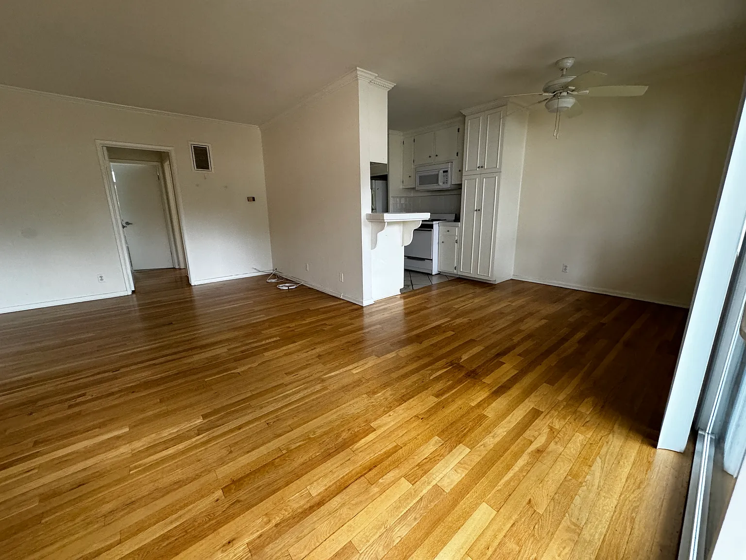 1280 S Barrington Ave — Photo 3