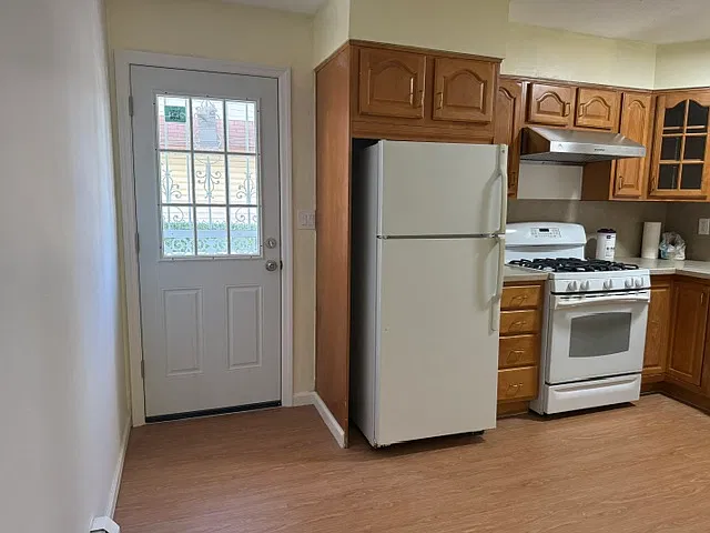 3 bed, 1250 sqft, $3,300 — Photo 4