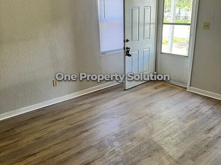 3942 Lincoln St — Photo 4
