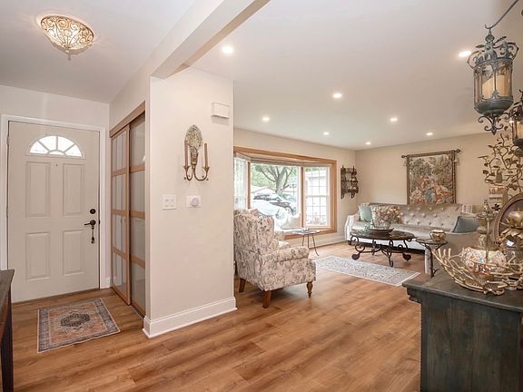 4th image of 1909 E Maya Ln