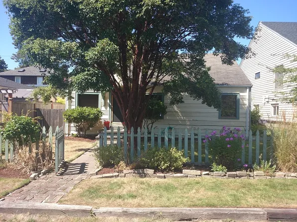 9753 Dayton Ave N, Seattle, WA 98103
