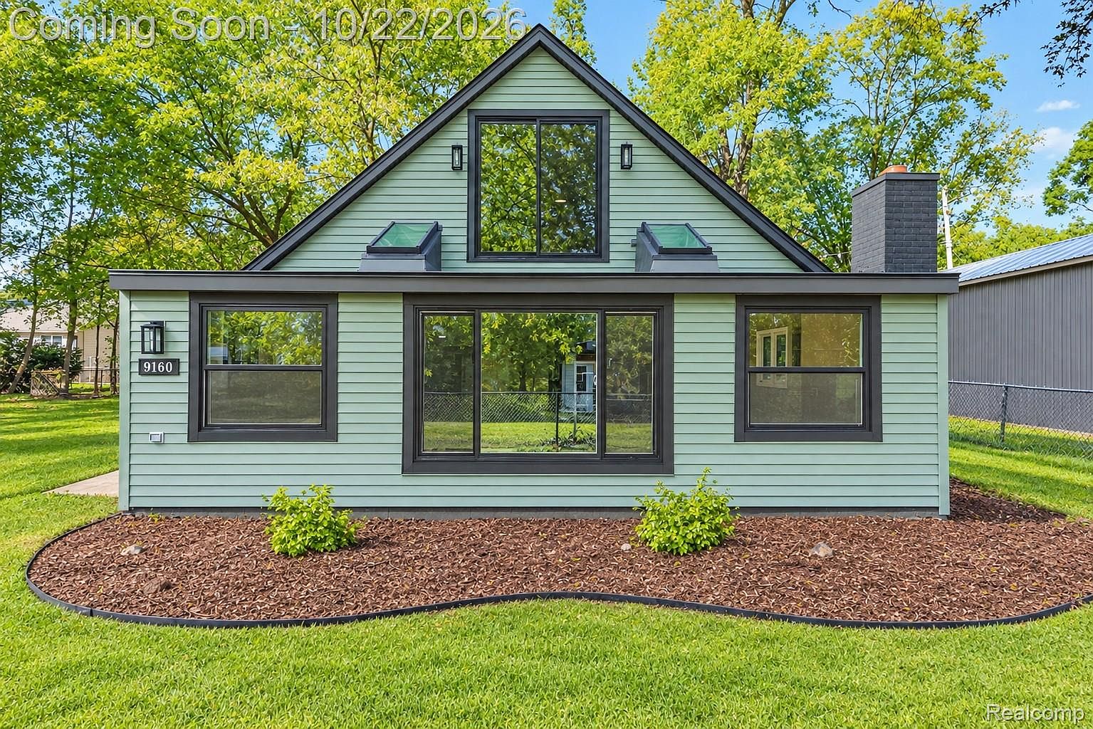 9160 Blondell Ave, White Lake, MI 48386