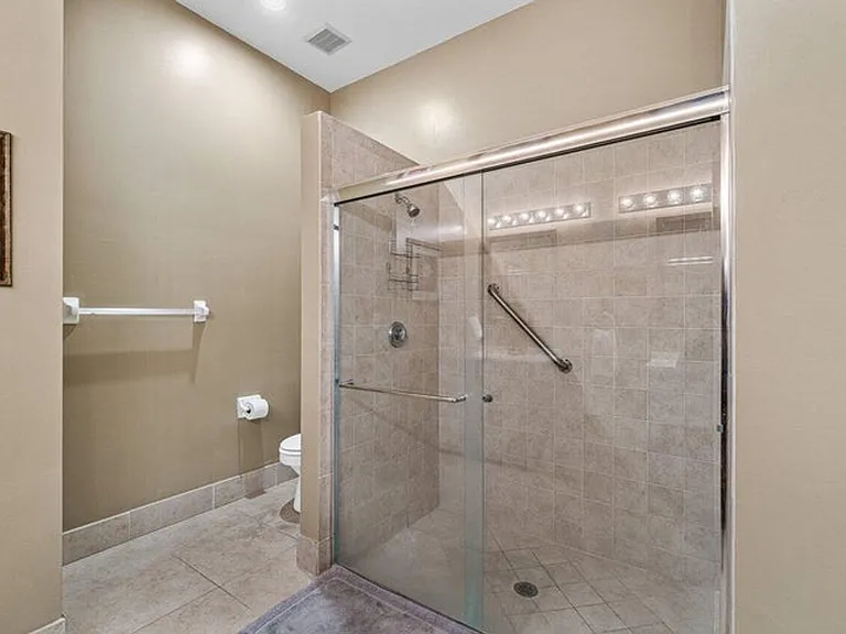 55 N Lakeshore Dr — Photo 21