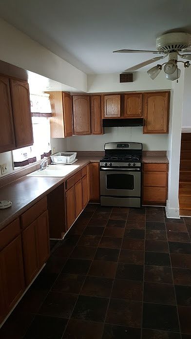 2nd image of 1218 Thomas Dr