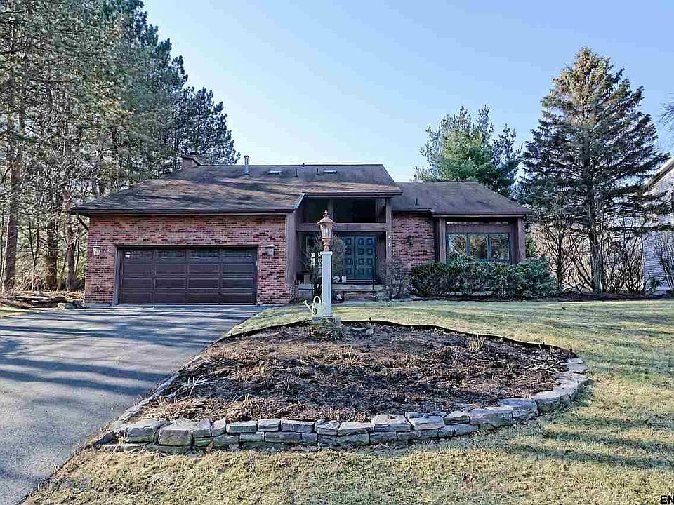 1st image of 9 Highfield Ln