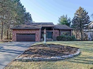9 Highfield Ln, Albany, NY 12208
