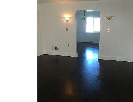 4th image of 2718 W 4th St