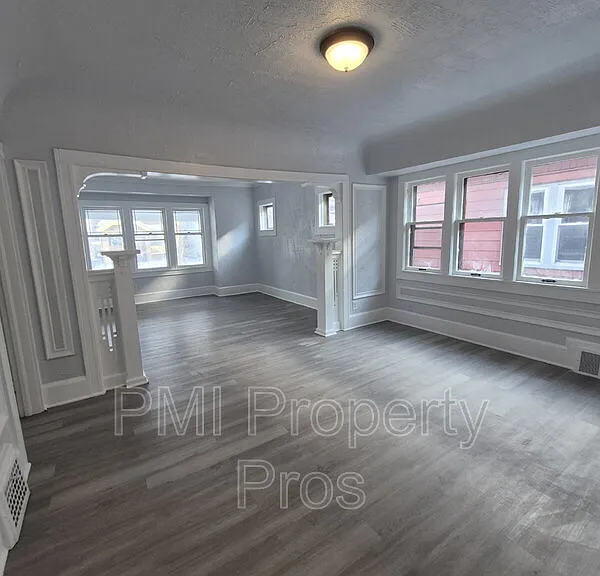 2517 W Hadley St — Photo 12