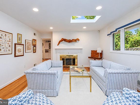 5th image of 5408 Surrey St