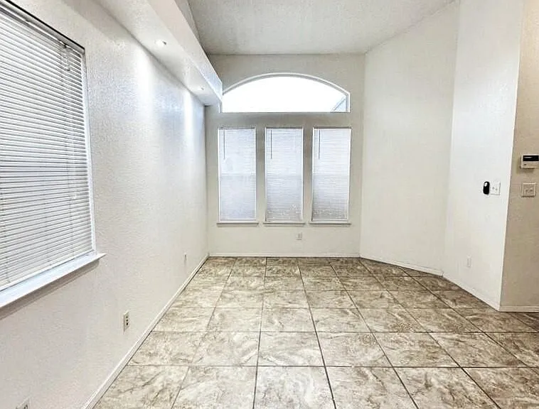 7489 Plaza Redonda Dr — Photo 9