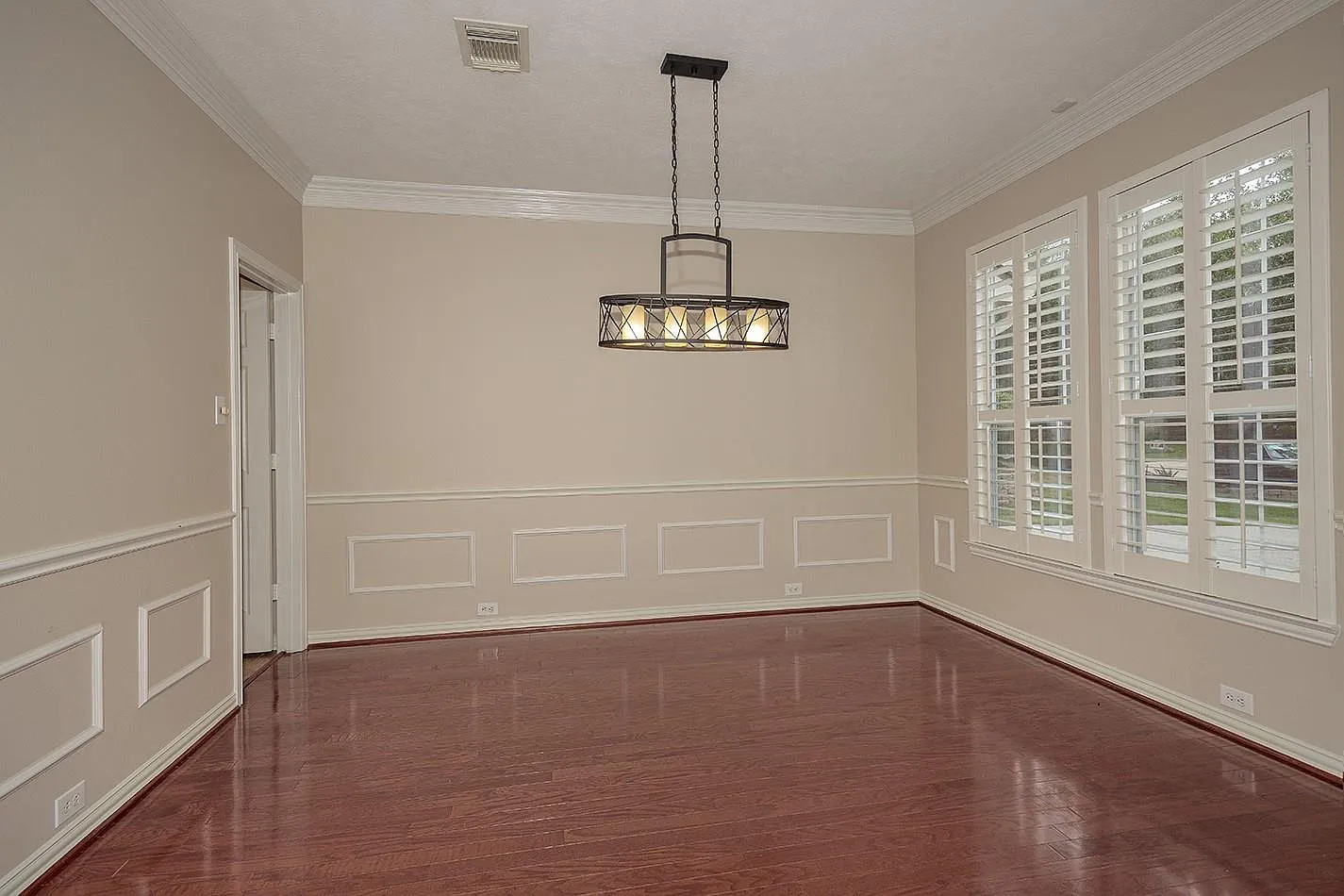 4 bed, 3.5 bath, 3070 sqft, $4,200 — Photo 4